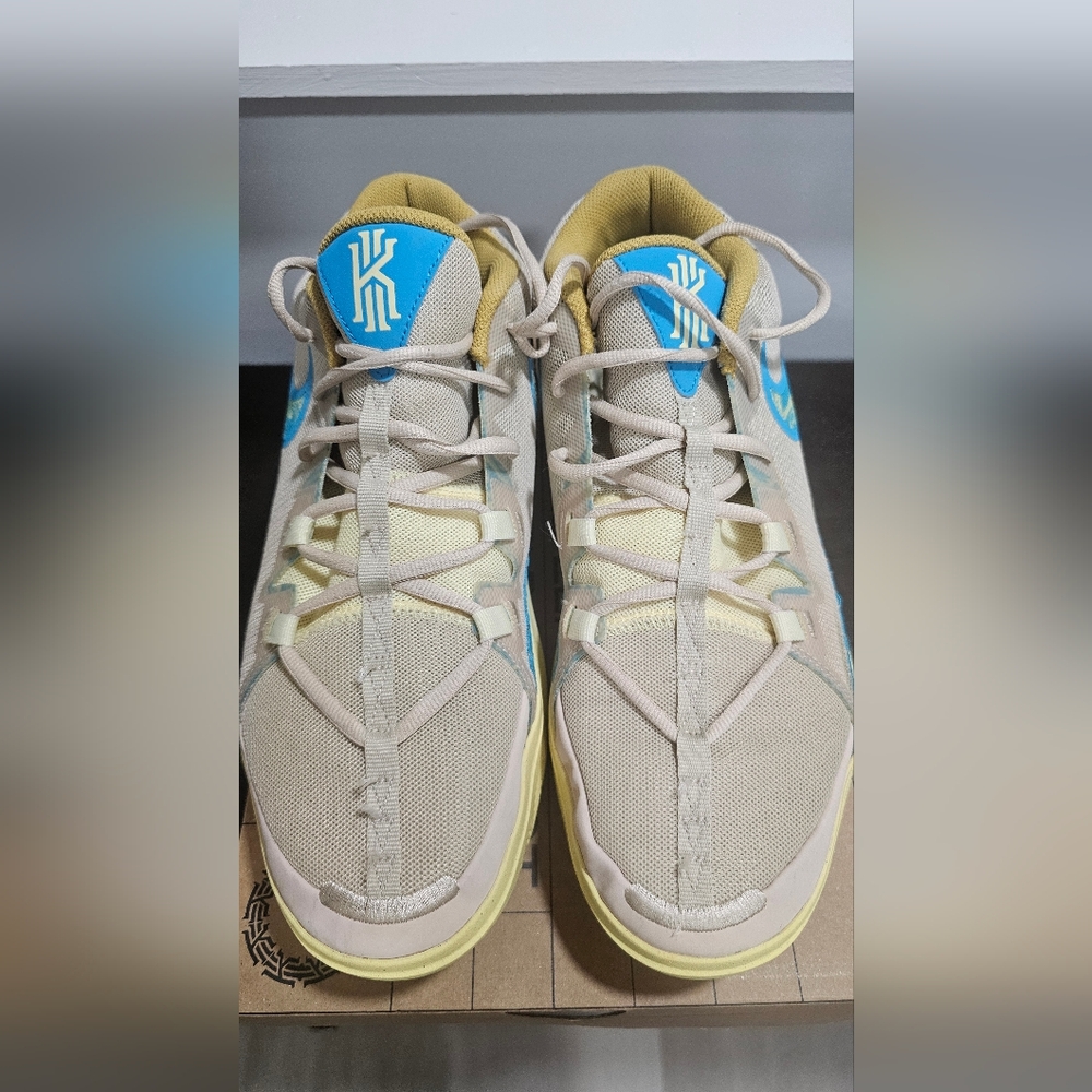 Nike Kyrie Low Basketball Shoes Men’s Size 11.5 – With Box – Clean